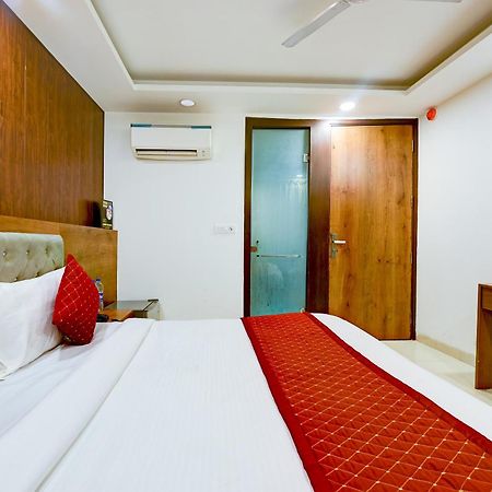 Hotel Grand Qubic Near Delhi Airport Нью-Дели Экстерьер фото