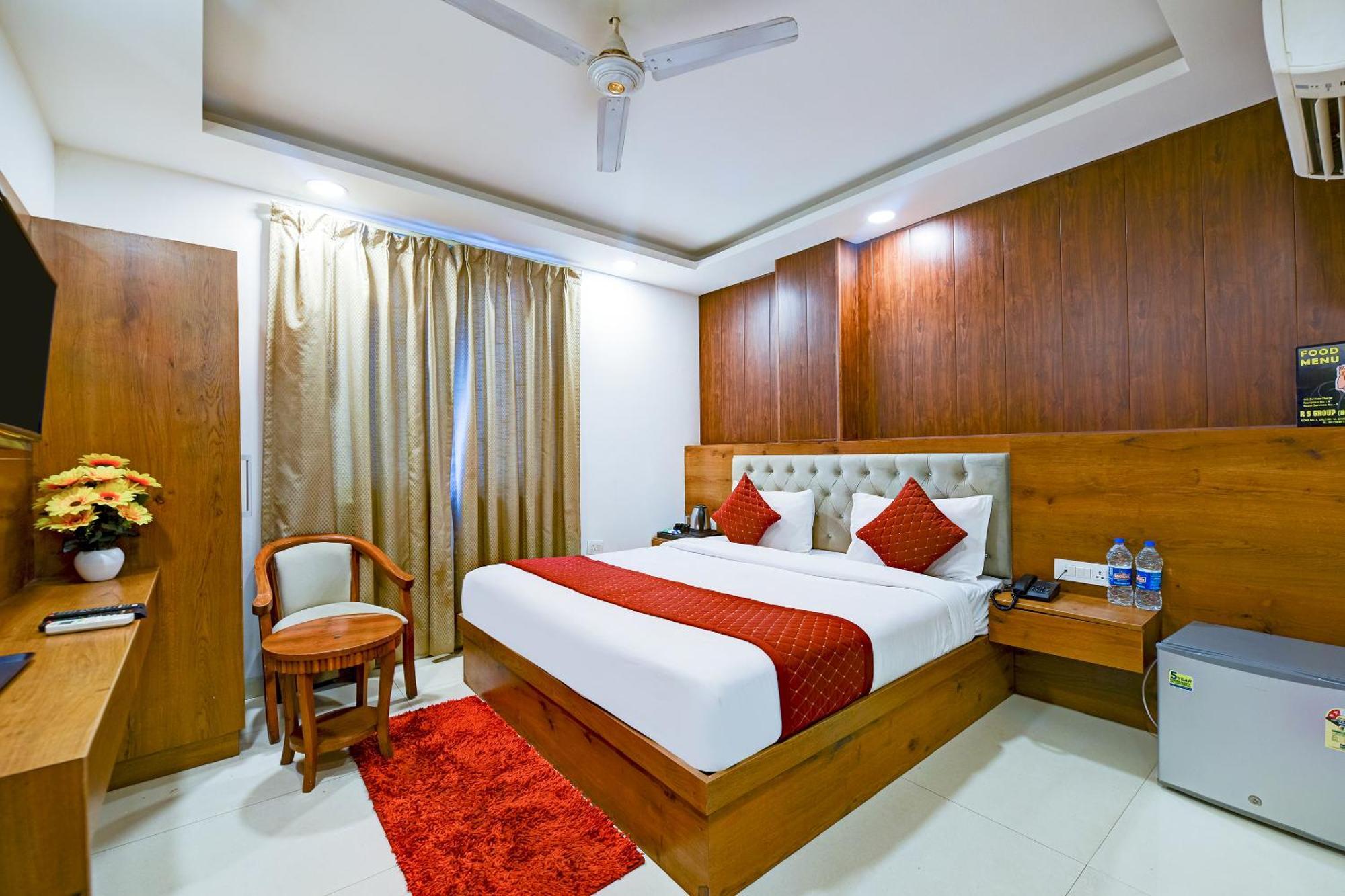 Hotel Grand Qubic Near Delhi Airport Нью-Дели Экстерьер фото