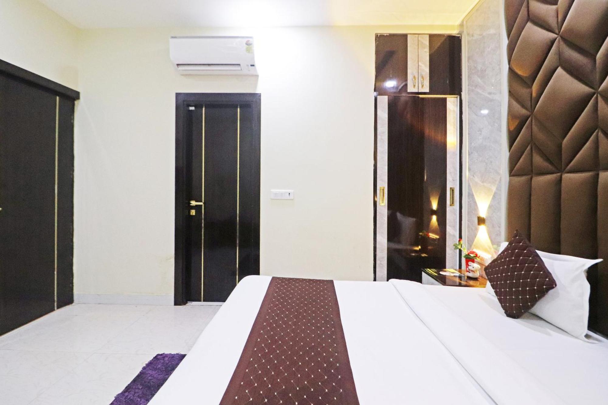 Hotel Grand Qubic Near Delhi Airport Нью-Дели Экстерьер фото