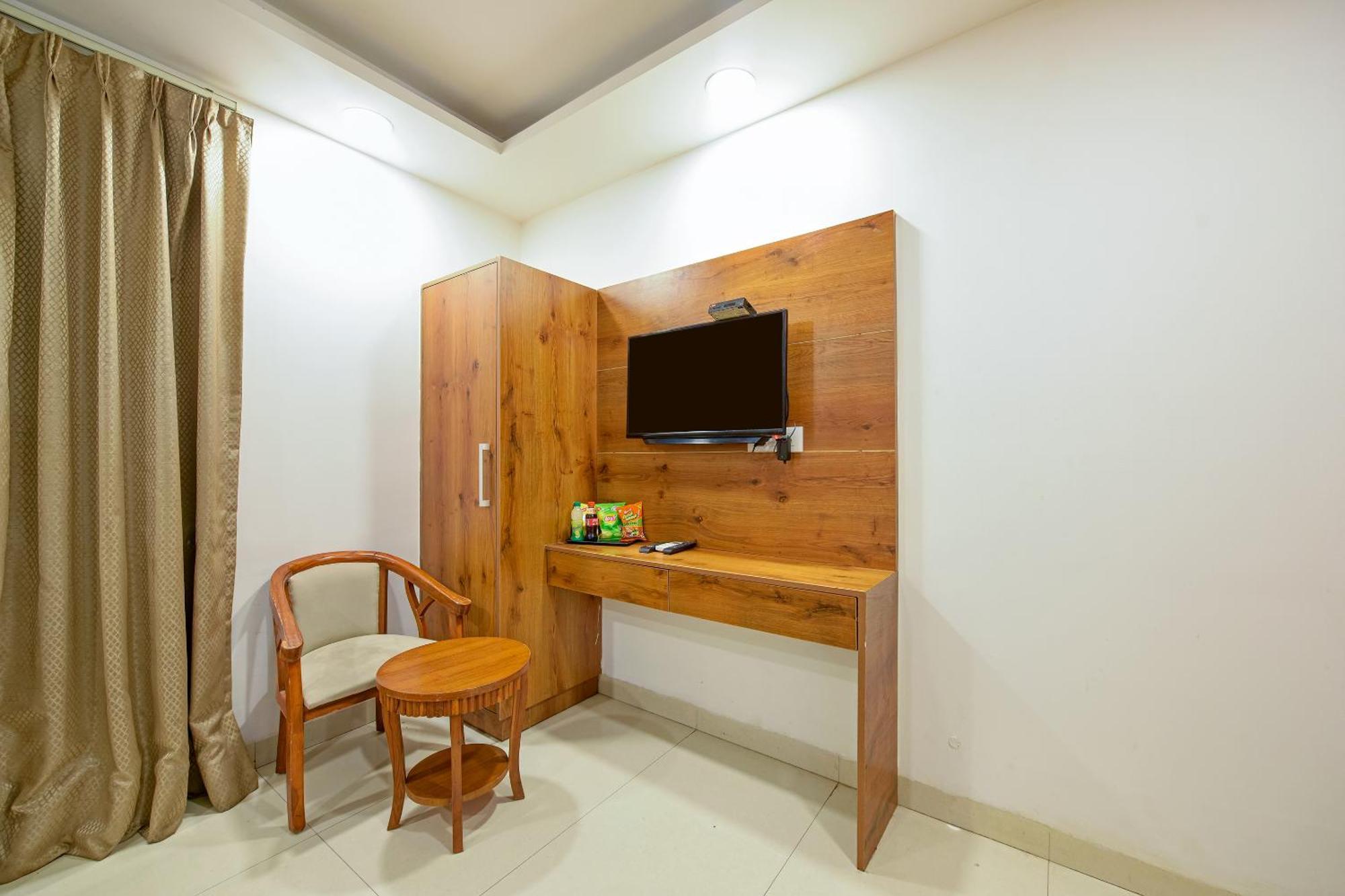 Hotel Grand Qubic Near Delhi Airport Нью-Дели Экстерьер фото