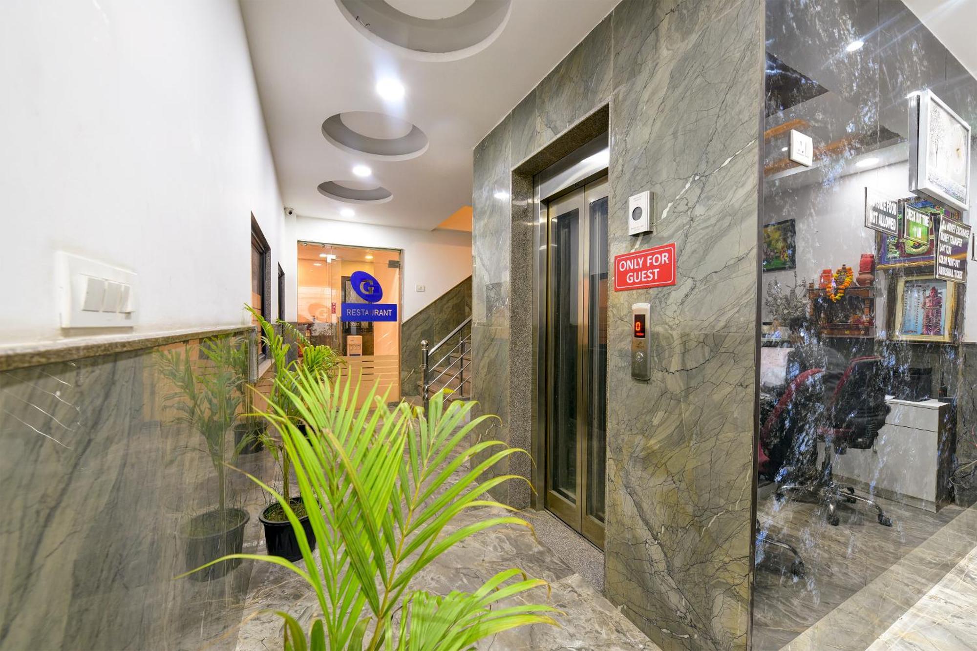 Hotel Grand Qubic Near Delhi Airport Нью-Дели Экстерьер фото