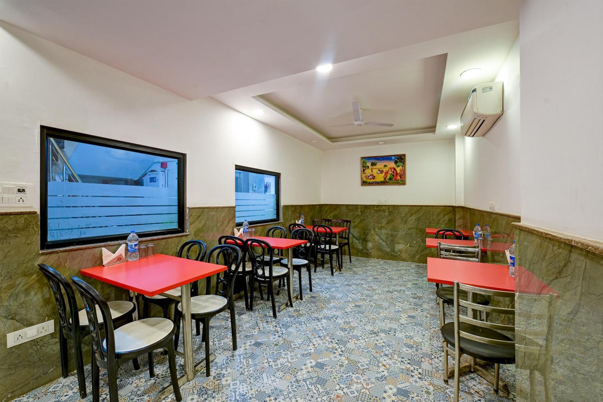 Hotel Grand Qubic Near Delhi Airport Нью-Дели Экстерьер фото